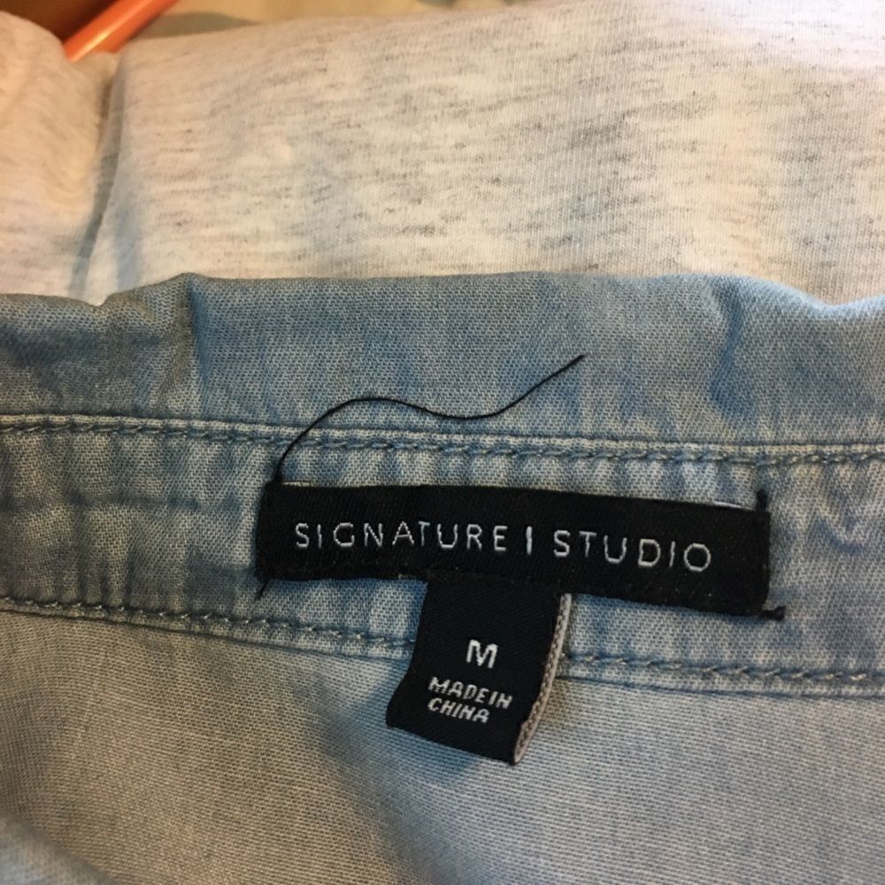 Signature Studio Top Washed Chambray Med - Picture 4 of 4
